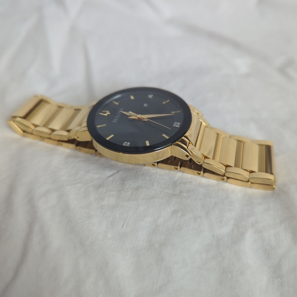 Bulova Futura MODERN Men's Watch MODEL 97D116 Gold Stainless Steel - Picture 4 of 12